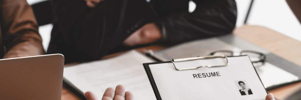 Como Criar um Currículo Impressionante para Trabalhar em Bancos